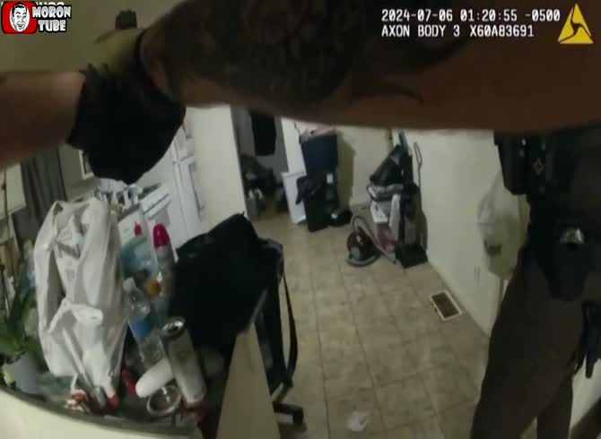 Video: A terrifying video shows a police officer arrested for murder after shooting a mentally ill lady